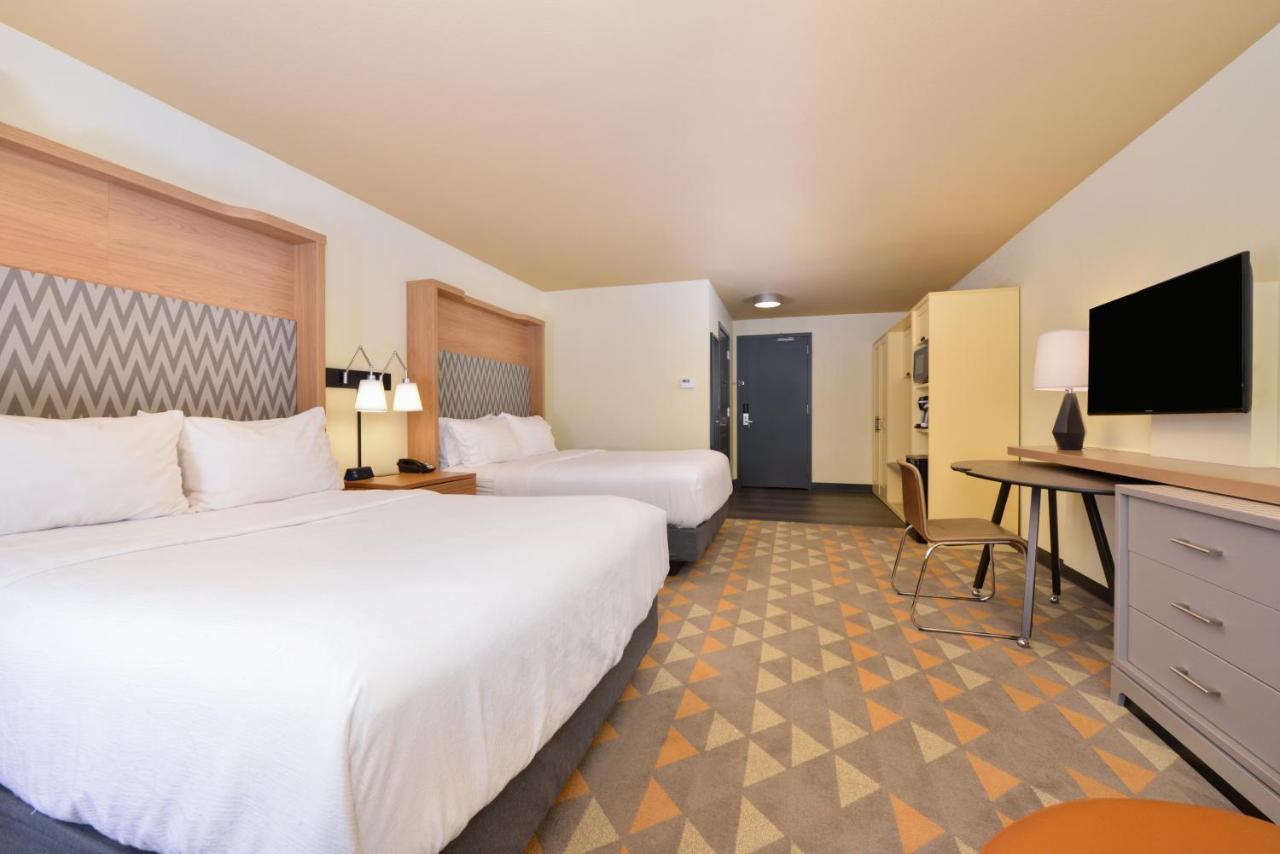 Queen Room with Two Queen Beds - Hearing Accessible/Non-Smoking